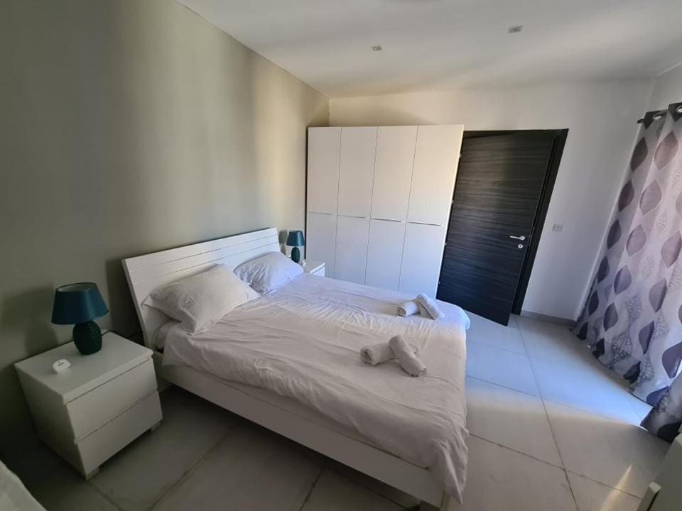 St Julians Central 2 Bedroom Apartment San Ġiljan Kültér fotó