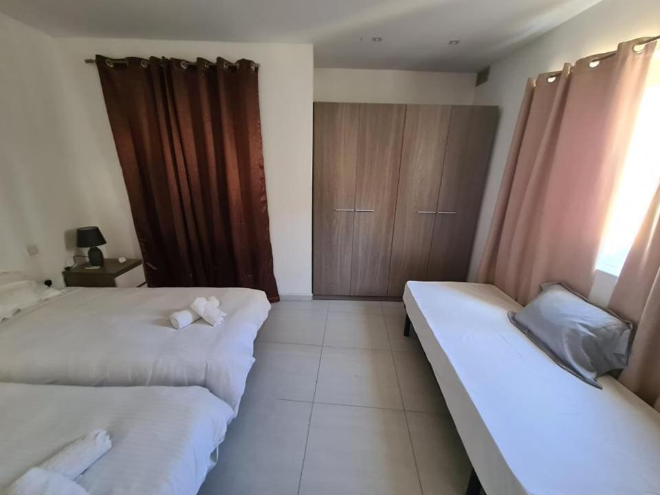 St Julians Central 2 Bedroom Apartment San Ġiljan Kültér fotó
