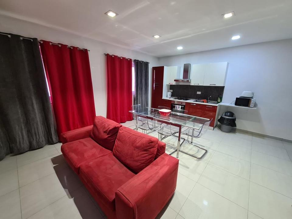 St Julians Central 2 Bedroom Apartment San Ġiljan Kültér fotó