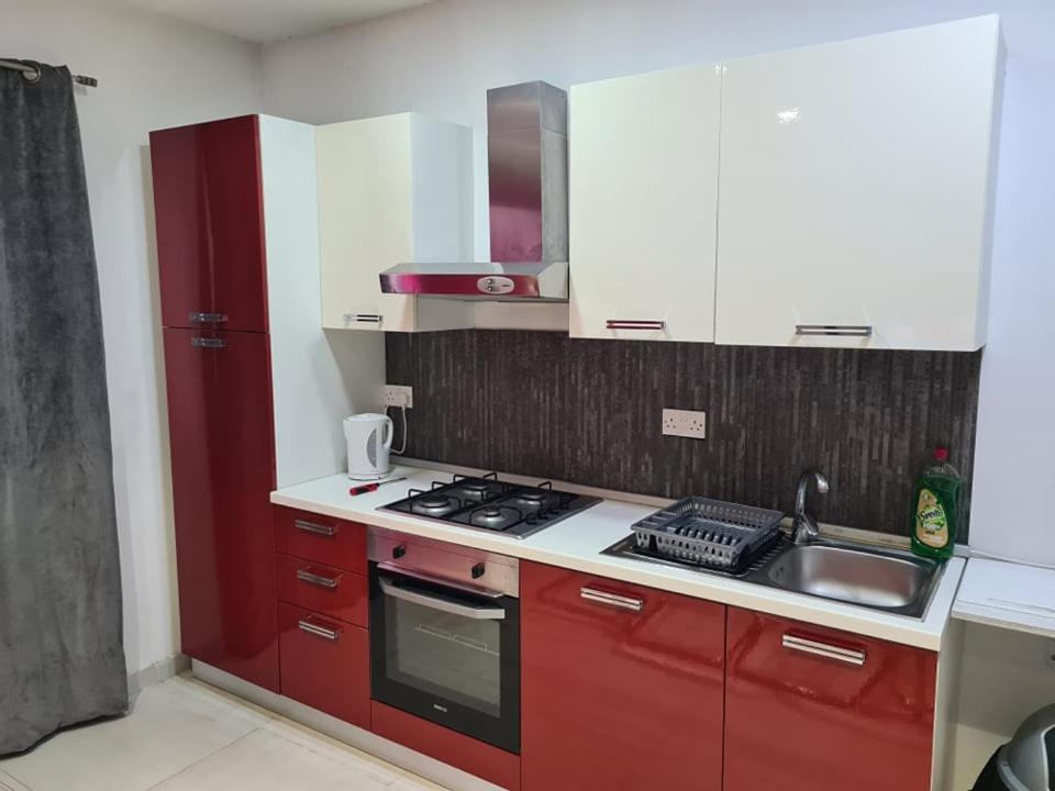 St Julians Central 2 Bedroom Apartment San Ġiljan Kültér fotó