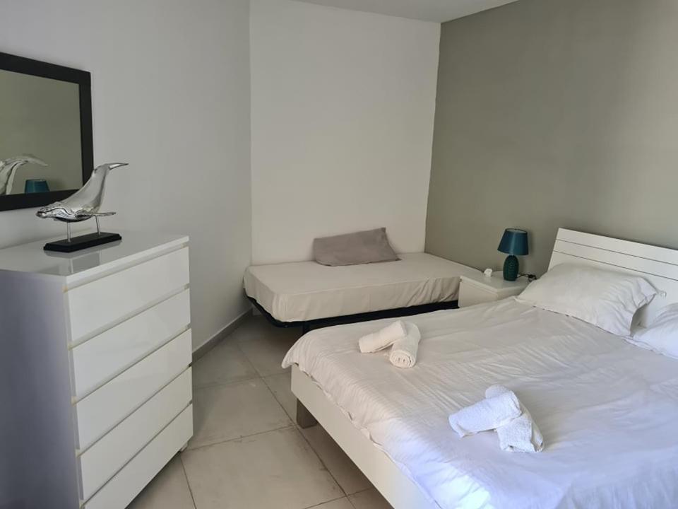 St Julians Central 2 Bedroom Apartment San Ġiljan Kültér fotó